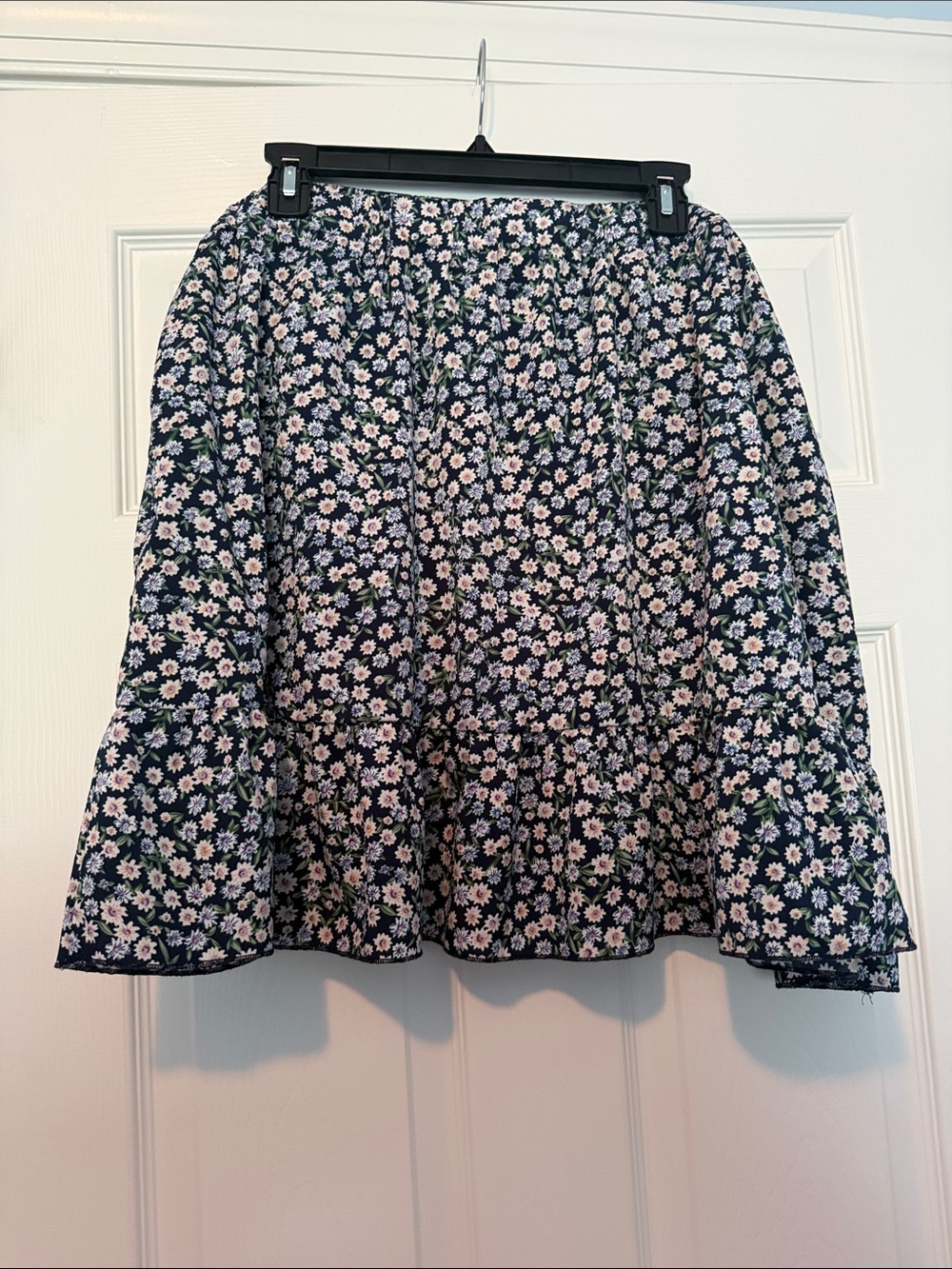SHEIN Black Floral Tiered Mini Skirt with White & Pink Daisies - Picture 3 of 3